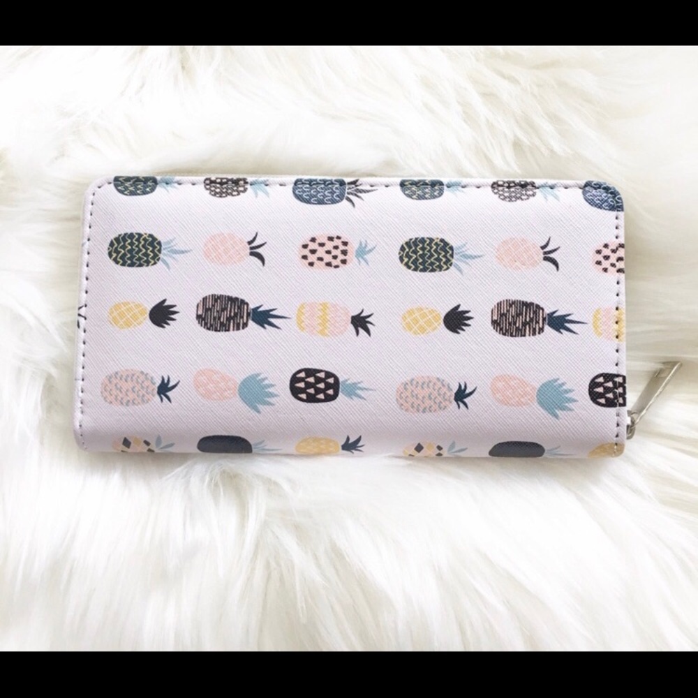 White Mini Pineapple 🍍Print Single Zip Wallet